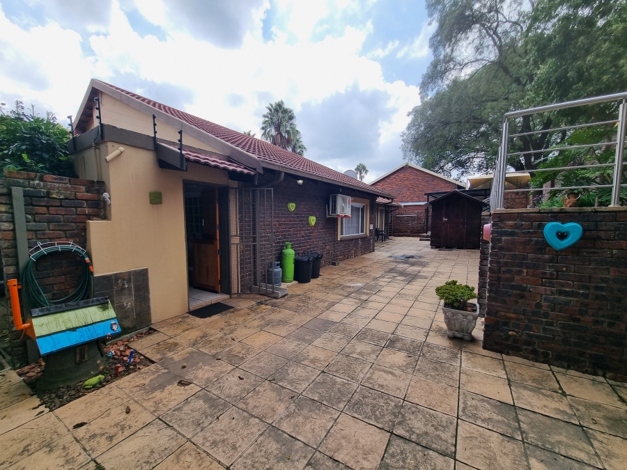 4 Bedroom Property for Sale in Safari Gardens North West